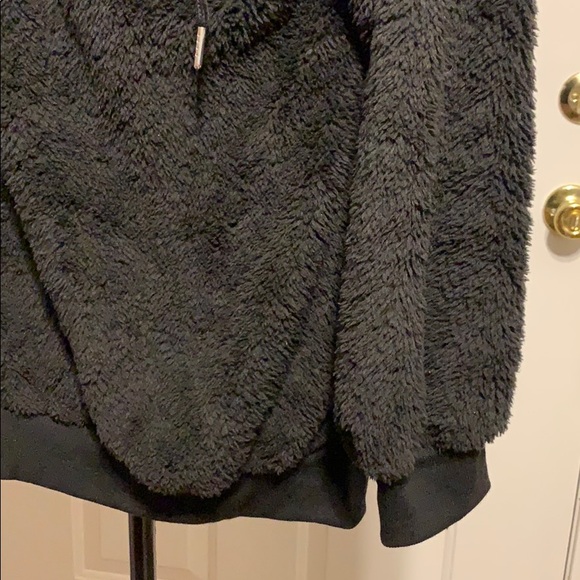 Fuzzy pullover - Picture 3 of 3